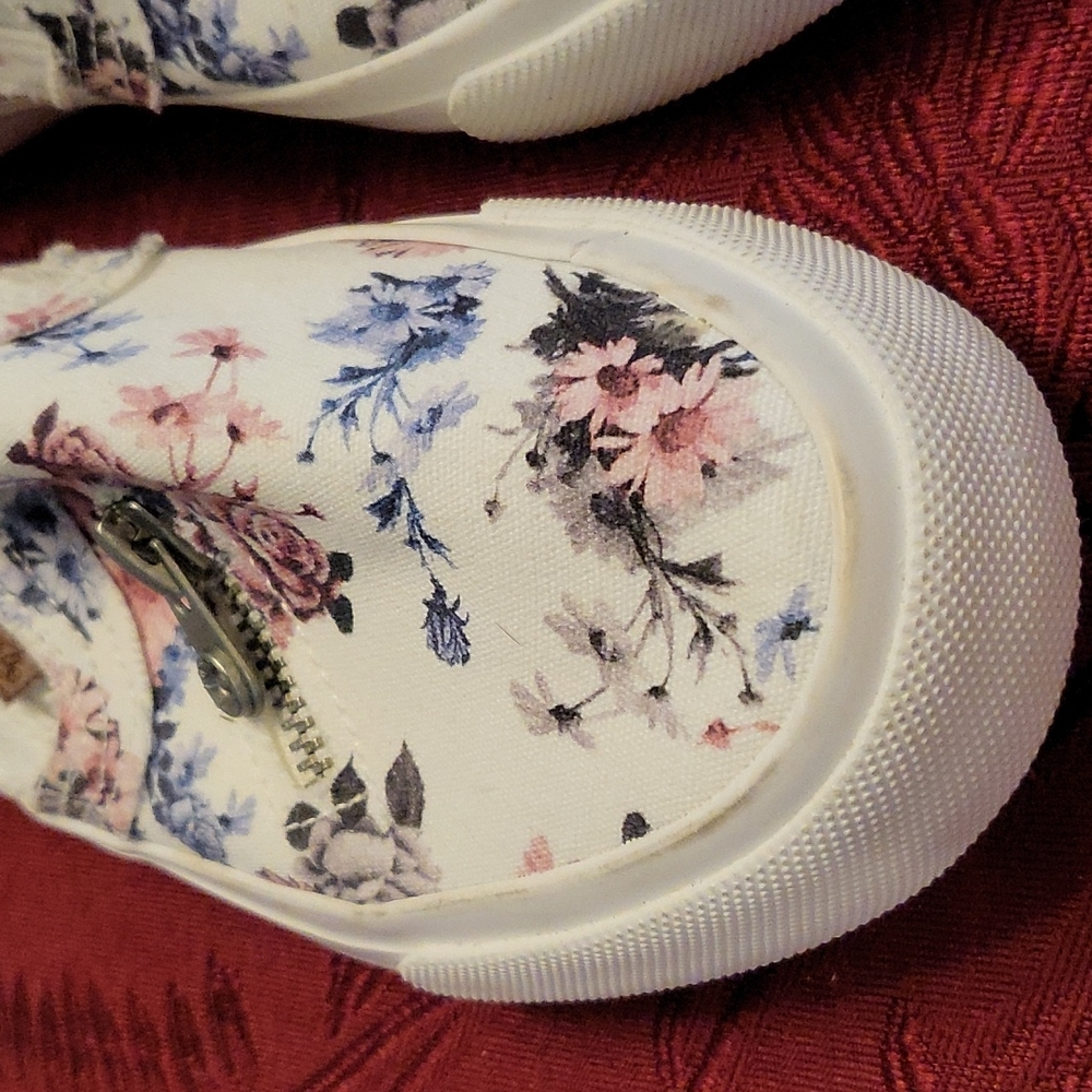 Blowfish distressed floral denim shoes - Picture 2 of 9